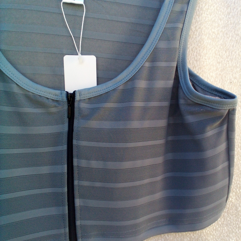 NWT! Zip-Front Sport Bra - Picture 2 of 16